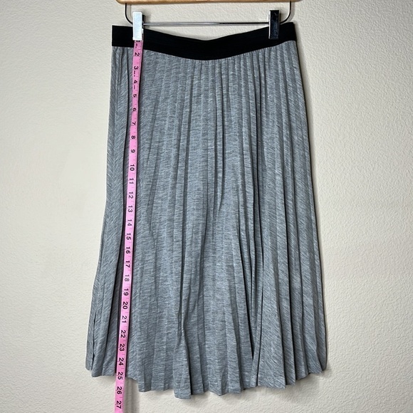Medium Lush Gray Skirt with Black Elastic Band - Picture 6 of 6